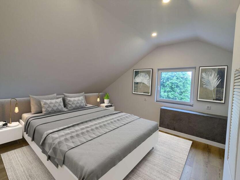 Frisch renoviert! Schönes WG-Zimmer in DG-Wohnung für junges Wohnen nahe Oldenburg Wildenloh