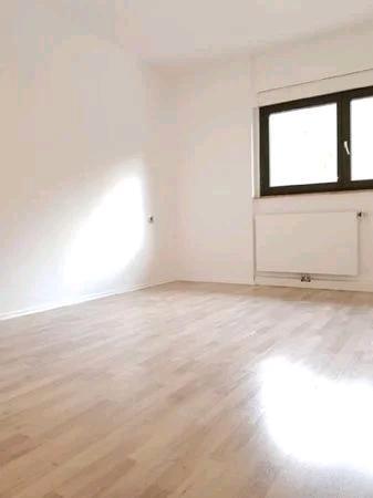 WG Zimmer für eine Studentin frei 1 zimmer