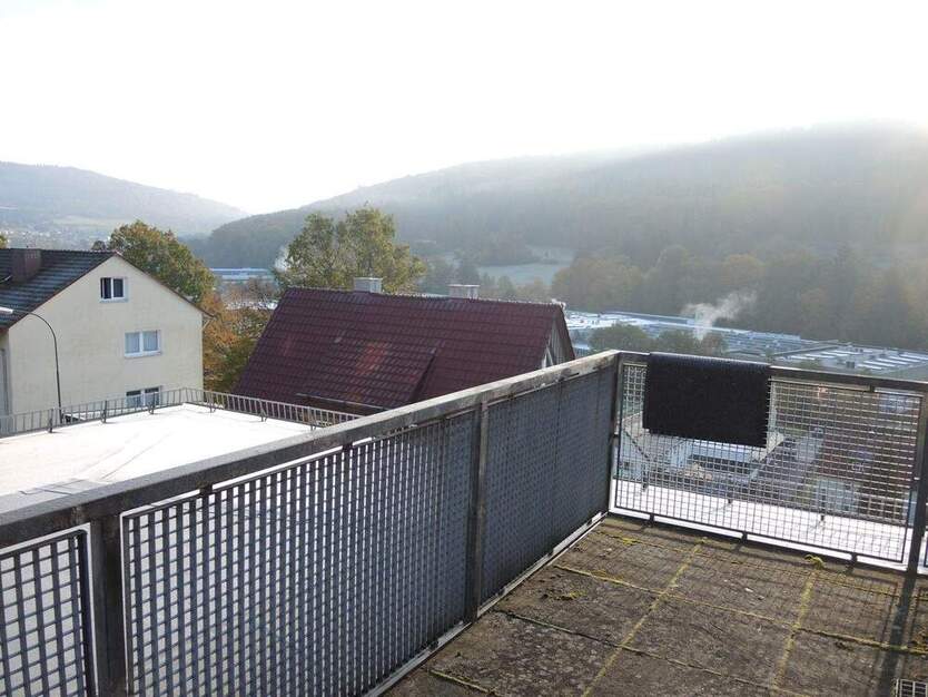 Helle 2-Zimmer-Dachgeschosswohnung mit Stadtblick, Balkon & Garage – 62 m² – bezugsfähig ab ca. 15.11.2025 2 zimmer