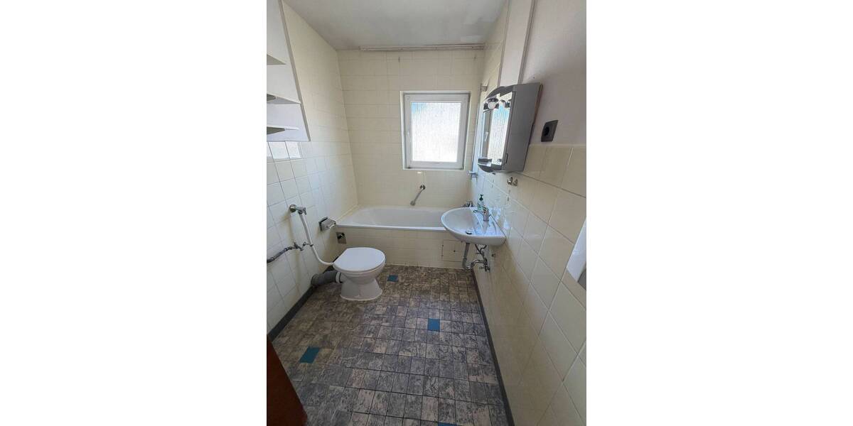 Etagenwohnung Saarbrücken Brebach-Fechingen - 3 Zimmer, 94 m&sup2;, 700&euro; | Angebot:26092634