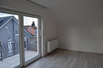 Schöne, helle 2-Zimmer-DG - Wohnung mit Balkon in Seenähe 2 zimmer