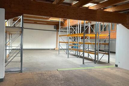 Gewerbehalle mit Büroräumen in Ossendorf zimmer