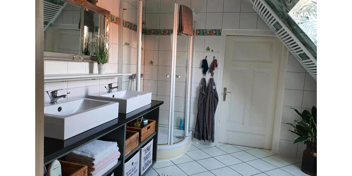 Einfamilienhaus Binnen - 9 Zimmer, 380 m&sup2;, 1.400&euro; | Angebot:26296310