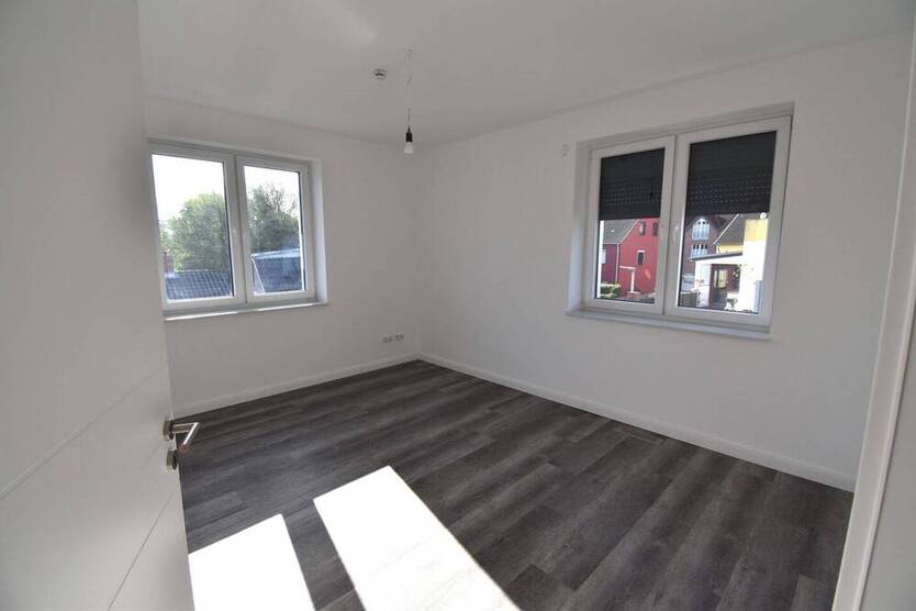 HELL - MODERN - BALKON - FAHRSTUHL - STELLPLATZ!