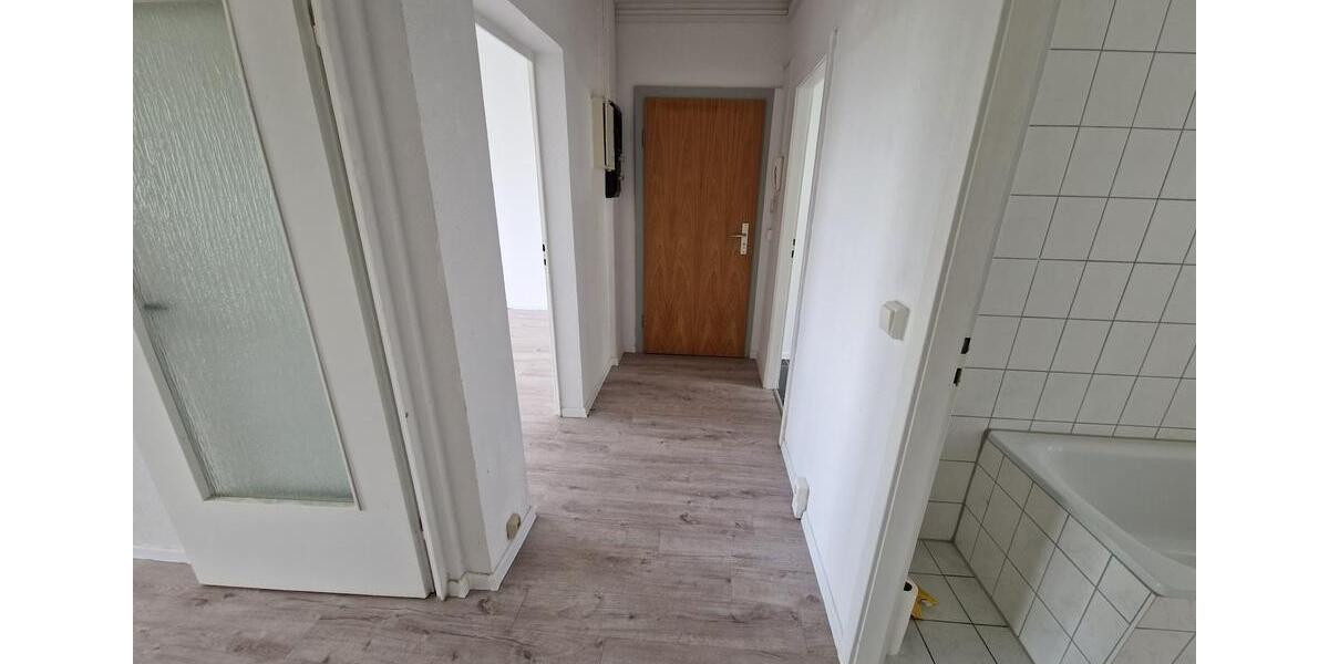 Etagenwohnung Neubrandenburg Datzeberg - 3 Zimmer, 61 m&sup2;, 402&euro; | Angebot:26663000