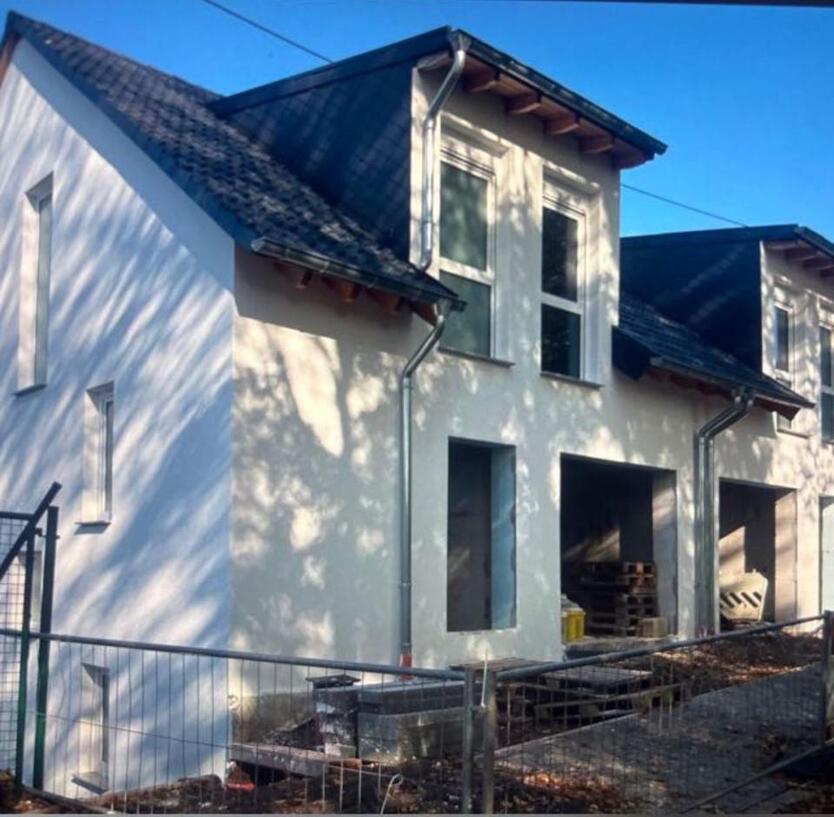 Neubau: Erstbezug ab 01.09 inkl. Küche und Garage