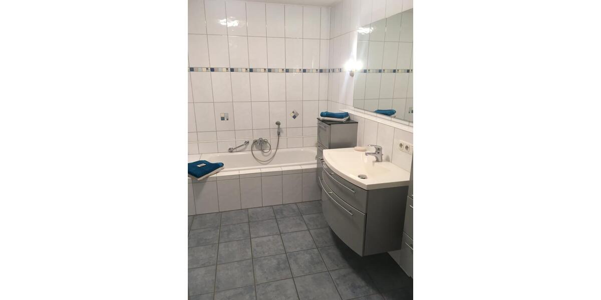 Wohnen auf Zeit Wackersdorf - 3 Zimmer, 95 m&sup2;, 98&euro; | Angebot:24152548