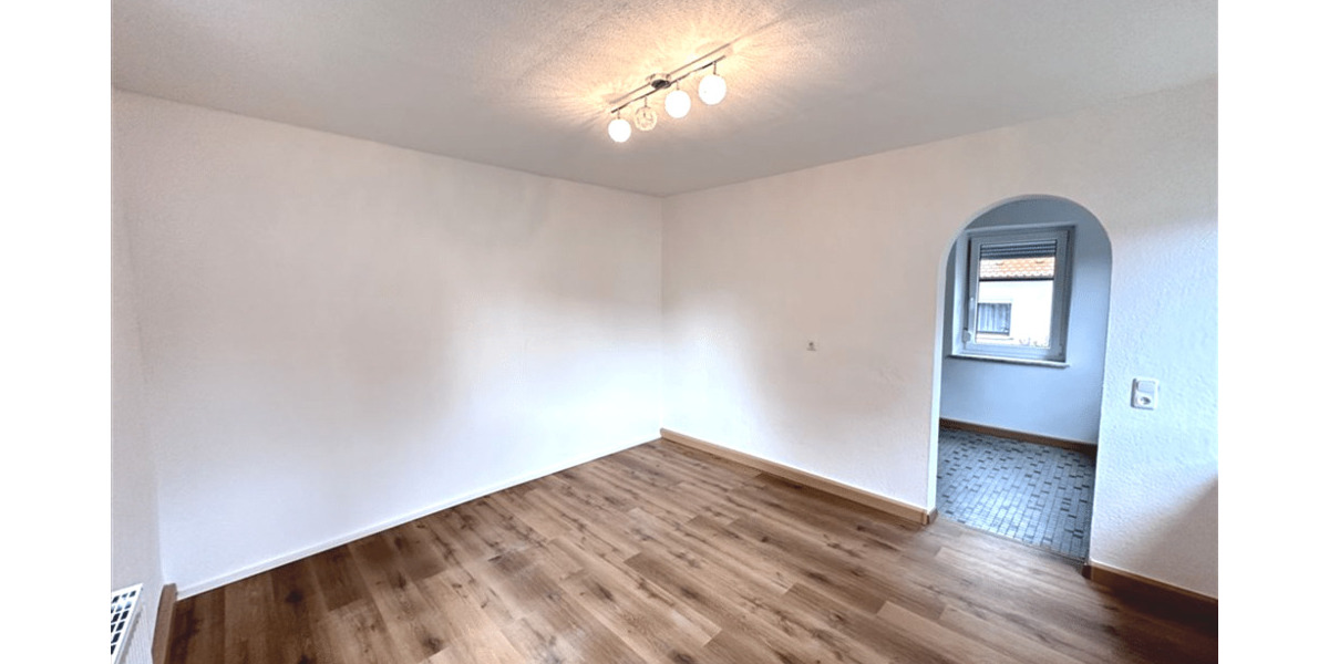 Einfamilienhaus Oberdachstetten - 8 Zimmer, 173 m&sup2;, 1.200&euro; | Angebot:26657158