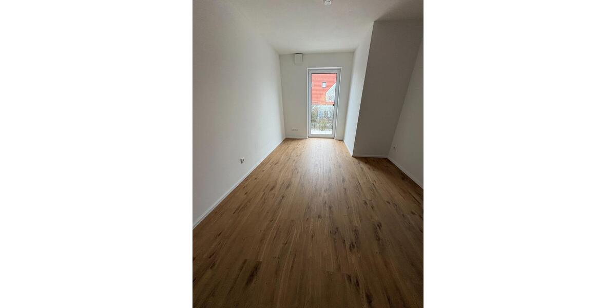 Reihenhaus Neutraubling - 5 Zimmer, 150 m&sup2;, 1.900&euro; | Angebot:24915467