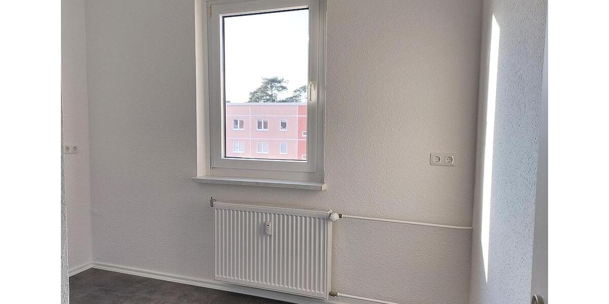 Etagenwohnung Bernsdorf - 3 Zimmer, 48 m&sup2;, 240&euro; | Angebot:19462449