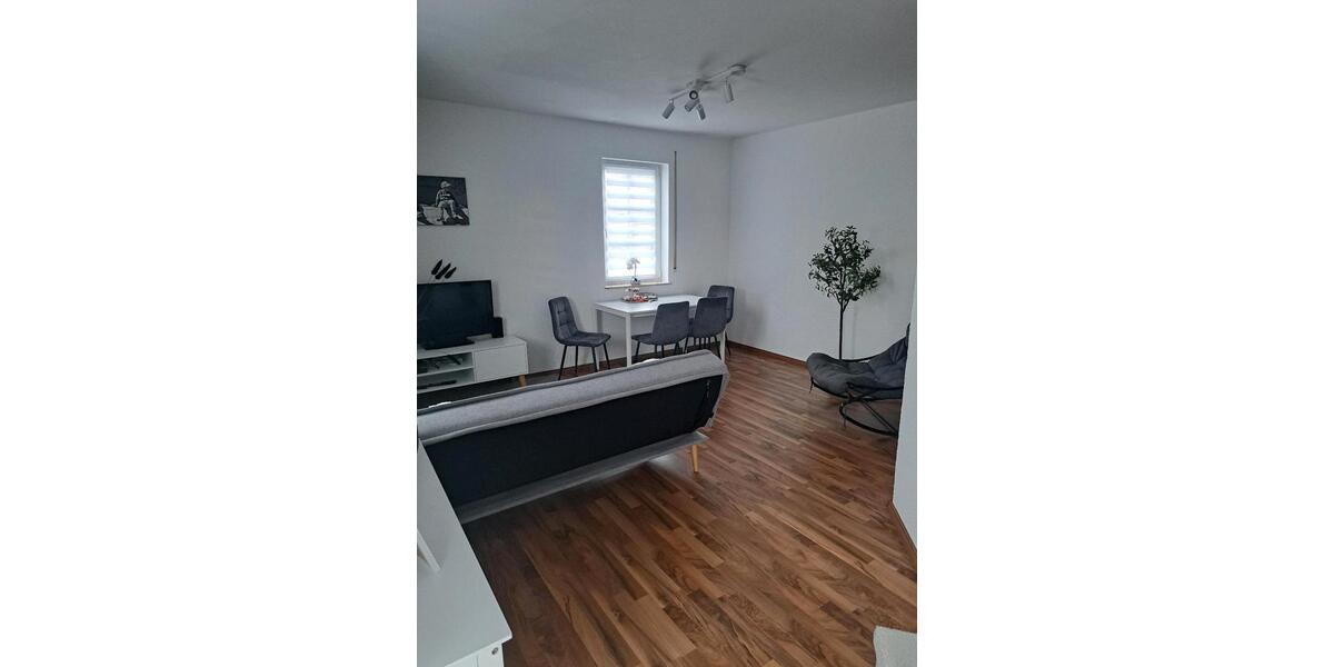 Erdgeschoßwohnung Römhild - 4 Zimmer, 80 m&sup2;, 695&euro; | Angebot:26149603