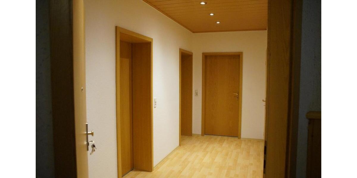 Dachgeschoßwohnung Kyffhäuserland - 3 Zimmer, 66 m&sup2;, 380&euro; | Angebot:26321993