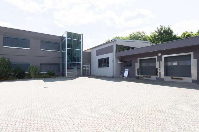 Halle in Ingolstadt 6.850 € 587.47 m²