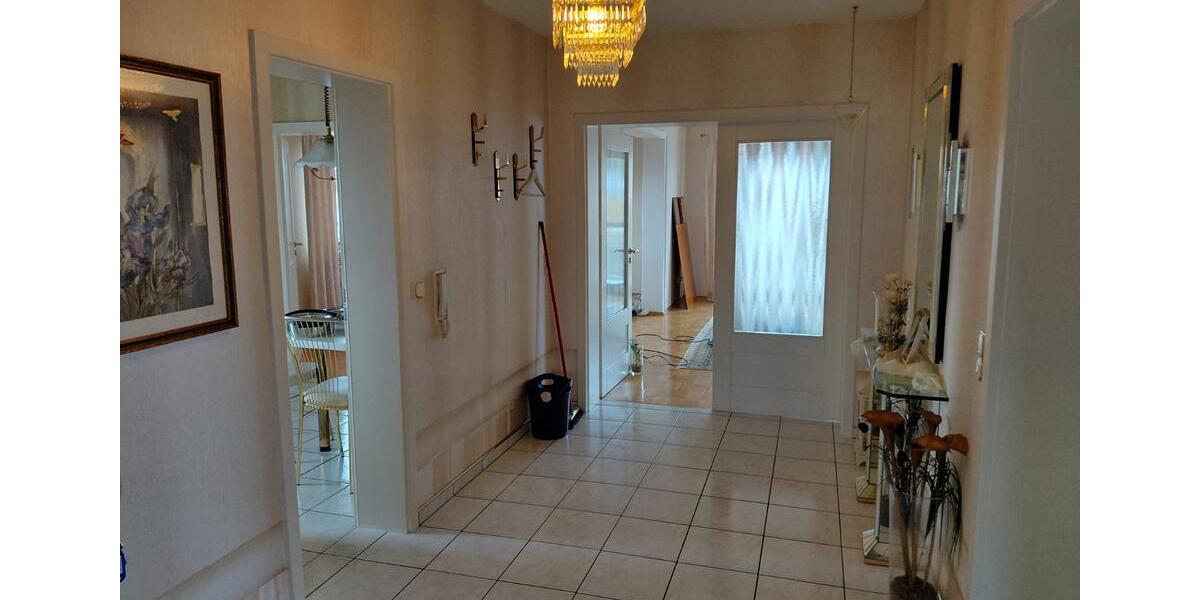 komfortable helle 3-4 Zimmerwohnung mit Küche 115 qm zimmer