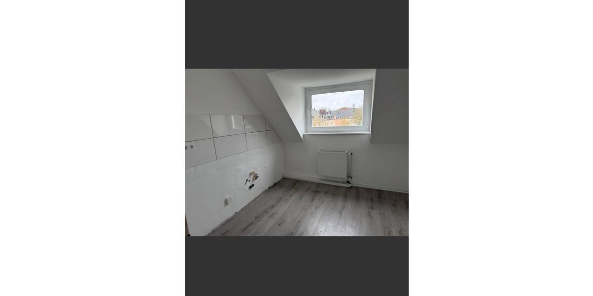 Dachgeschoßwohnung Gelsenkirchen Gelsenkirchen-Mitte - 2 Zimmer, 47 m&sup2;, 430&euro; | Angebot:26588843