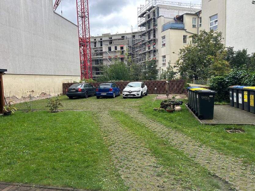 3-Raumwohnung mit Dachterrasse und Weitblick über Halle, Stellplatz, Einbauküche & dekorativen Sichtbalken! 3 zimmer