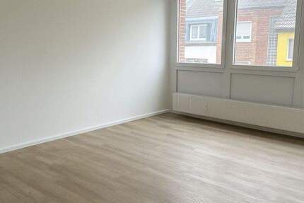 Wohnung Mönchengladbach Stadtmitte - 3 Zimmer, 82 m&sup2;, 820&euro; | Angebot:24819982