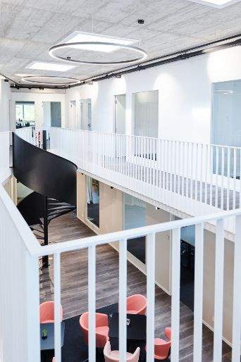 Büro-Loft in Hohenbrunn: 1.000 m², Studios, Showküche, buchbar zimmer