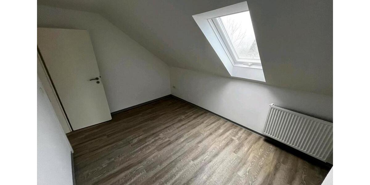 Dachgeschoßwohnung Apen - 3 Zimmer, 70 m&sup2;, 850&euro; | Angebot:25404096