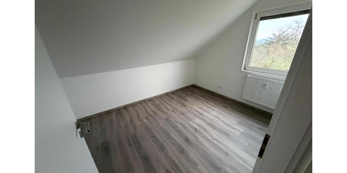 Dachgeschoßwohnung Bad Rodach - 3 Zimmer, 92 m&sup2;, 430&euro; | Angebot:26122040