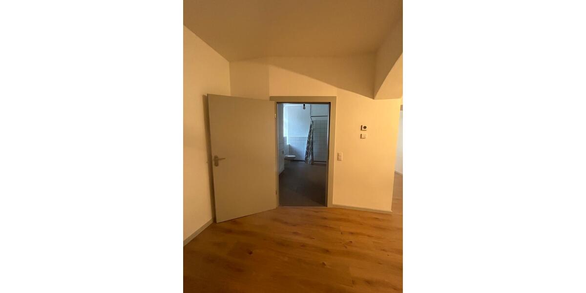 Erdgeschoßwohnung Deggendorf - 3 Zimmer, 122 m&sup2;, 1.099&euro; | Angebot:25185404