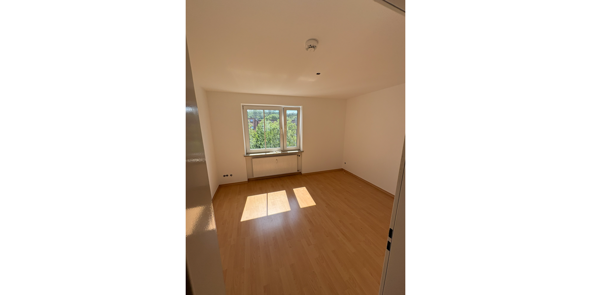 Etagenwohnung Regensburg Burgweinting - 4 Zimmer, 103 m&sup2;, 1.225&euro; | Angebot:27427302