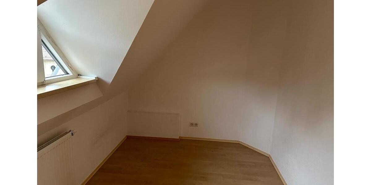 Dachgeschoßwohnung Adelsheim - 3.5 Zimmer, 120 m&sup2;, 1.000&euro; | Angebot:26383093