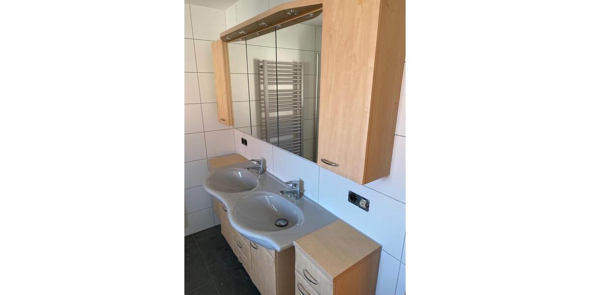 Etagenwohnung Hülben - 2 Zimmer, 86 m&sup2;, 850&euro; | Angebot:26589598