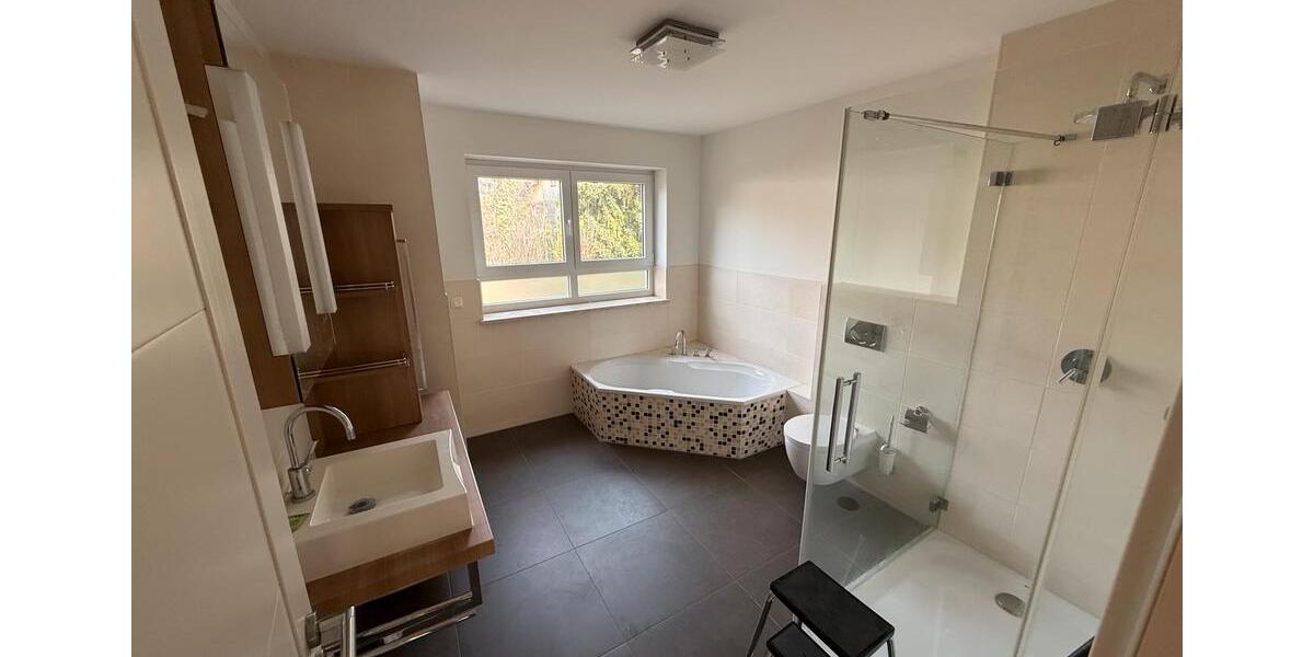 Doppelhaushälfte Gräfelfing - 6 Zimmer, 196 m&sup2;, 3.800&euro; | Angebot:25907290