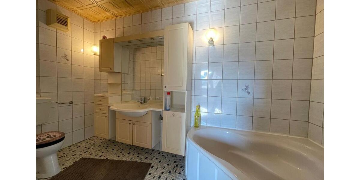 Etagenwohnung Springe - 5 Zimmer, 180 m&sup2;, 1.450&euro; | Angebot:24736538