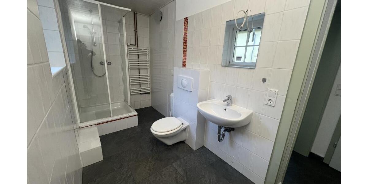 Wohnen wie im Einfamilienhaus im modernisierten historischen 3-Seiten-Bauernhof nahe Gera zur Miete! - Bauernhaus, Landhaus Gera Cretzschwitz | Angebot:27008397