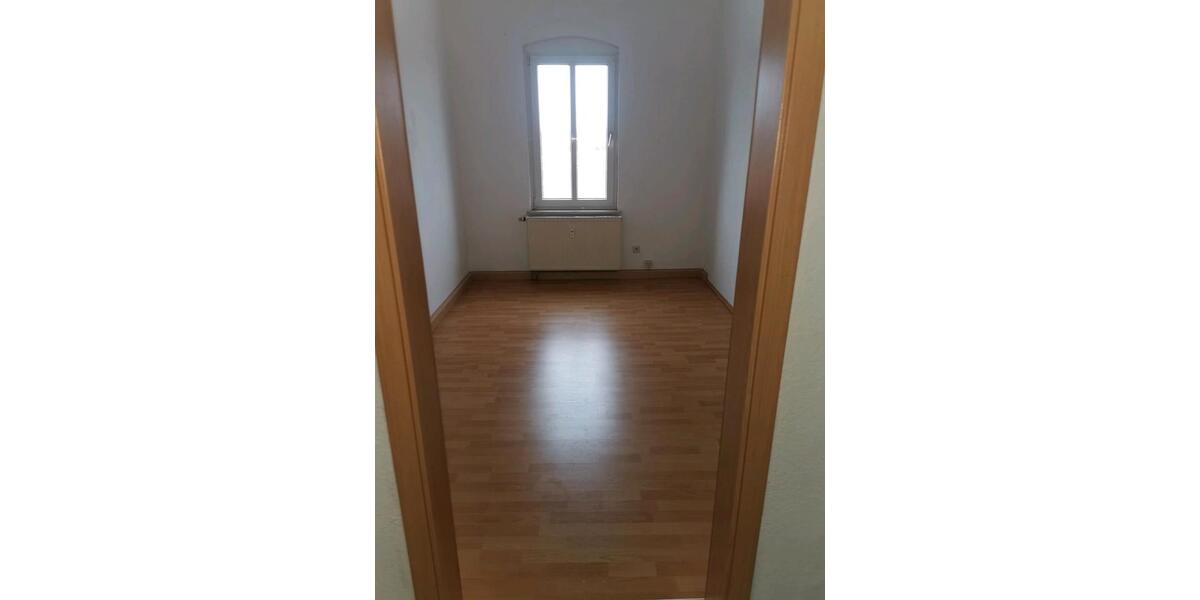Dachgeschoßwohnung Oberlungwitz - 5 Zimmer, 110 m&sup2;, 550&euro; | Angebot:24384945