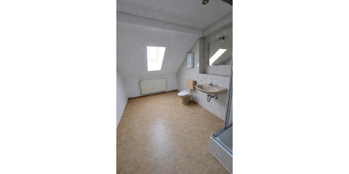Dachgeschoßwohnung Schiffweiler - 2 Zimmer, 85 m&sup2;, 650&euro; | Angebot:26545567