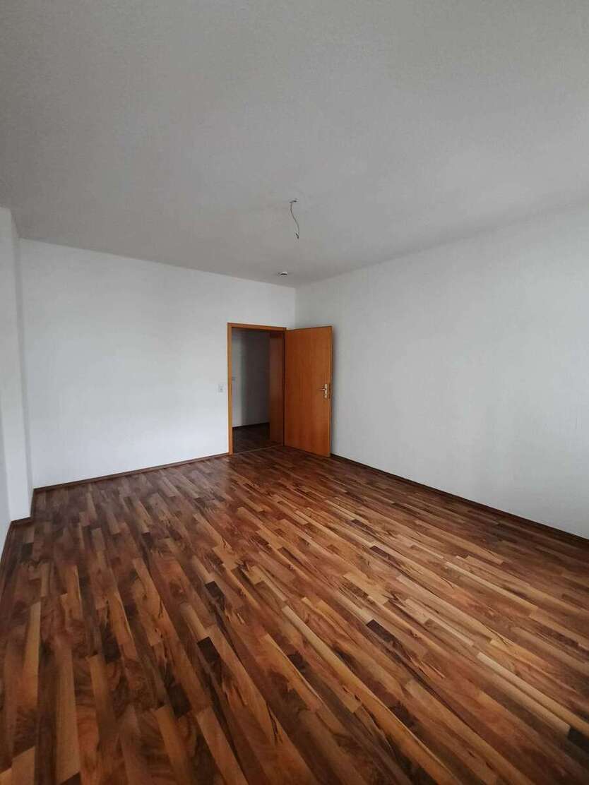 großzügige 3 Zimmer-Wohnung mit Einbauküche *ideal für WG oder Familien* 3 zimmer