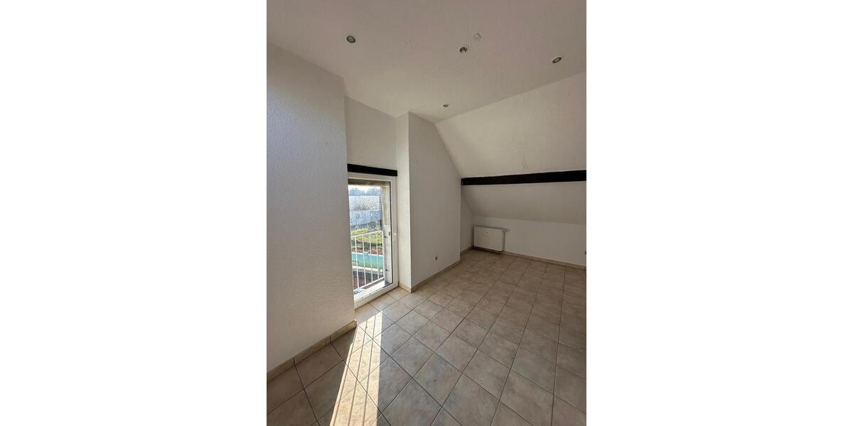 Dachgeschoßwohnung Weiskirchen - 4 Zimmer, 100 m&sup2;, 630&euro; | Angebot:25948560