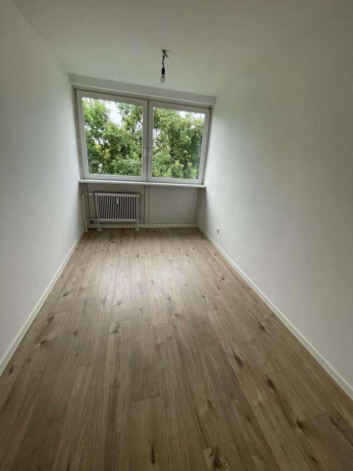 **FRISCH RENOVIERTE 3-ZIMMERWOHNUNG MIT BALKON** zimmer