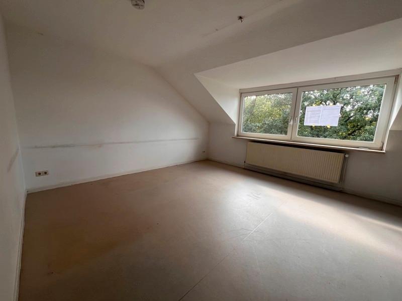 3-Raum-Wohnung im DG frei! zimmer