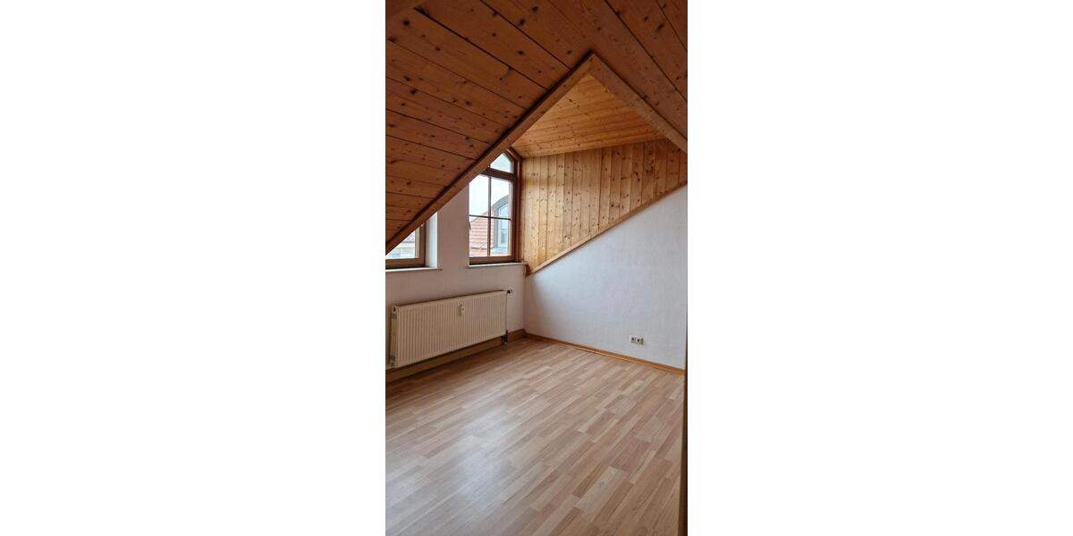 Dachgeschoßwohnung Chieming - 3 Zimmer, 70 m&sup2;, 990&euro; | Angebot:25648908