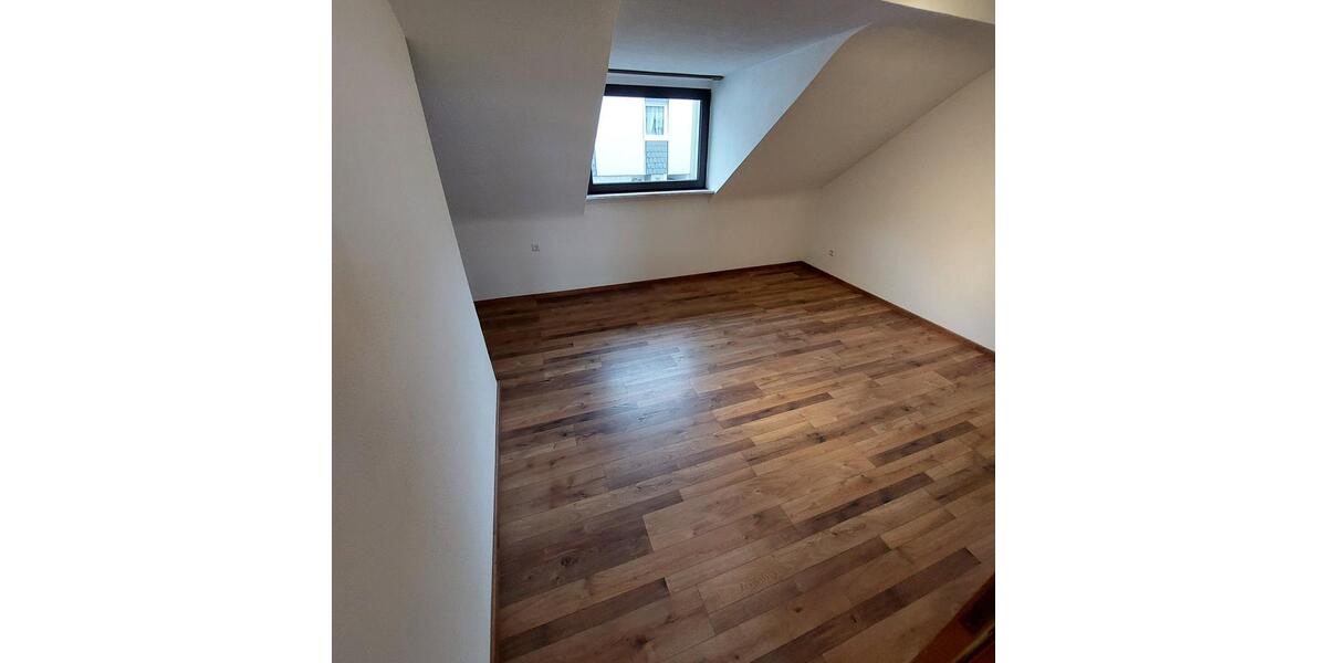 Dachgeschoßwohnung Saarbrücken West - 2 Zimmer, 55 m&sup2;, 430&euro; | Angebot:24786336