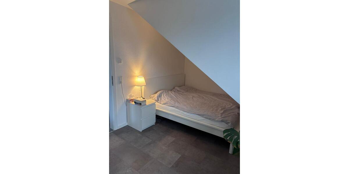 Dachgeschoßwohnung Fellbach - 3 Zimmer, 70 m&sup2;, 1.400&euro; | Angebot:24982600