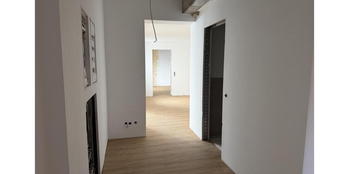 Etagenwohnung Volkach - 3 Zimmer, 100 m&sup2;, 1.200&euro; | Angebot:25405678
