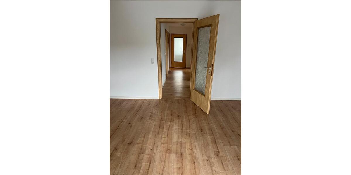 Dachgeschoßwohnung Remshalden - 3 Zimmer, 80 m&sup2;, 1.030&euro; | Angebot:26417226