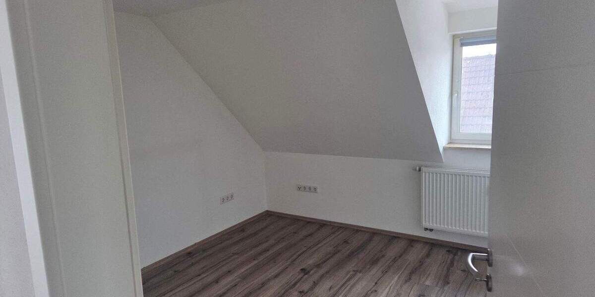 Etagenwohnung Adelshofen Neustett - 4 Zimmer, 112 m&sup2;, 800&euro; | Angebot:25733548