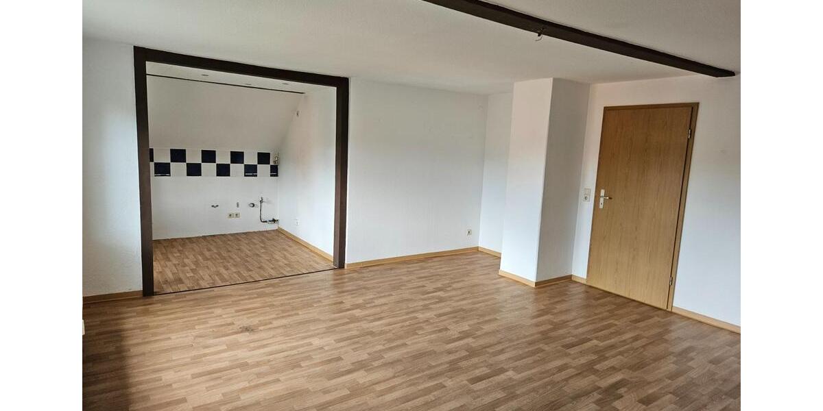 Dachgeschoßwohnung Oederan - 3 Zimmer, 78 m&sup2;, 390&euro; | Angebot:25874766