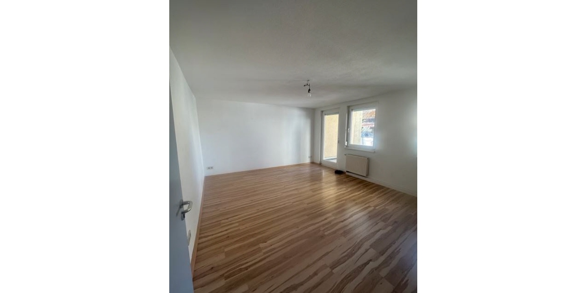 Geräumige 5-Zimmer-Wohnung mit Balkon - Etagenwohnung Gotha | Angebot:27400685
