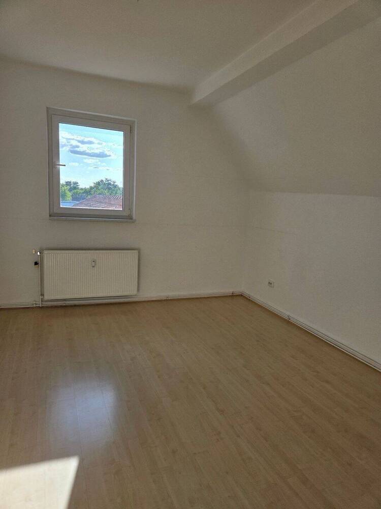 Große 3 Zimmer Wohnung mit Balkon und Einbauküche