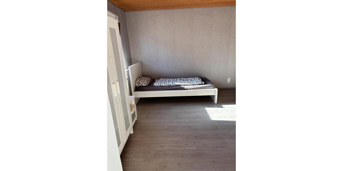 Wohnen auf Zeit Kitzingen - 4 Zimmer, 120 m&sup2;, 15&euro; | Angebot:24818538