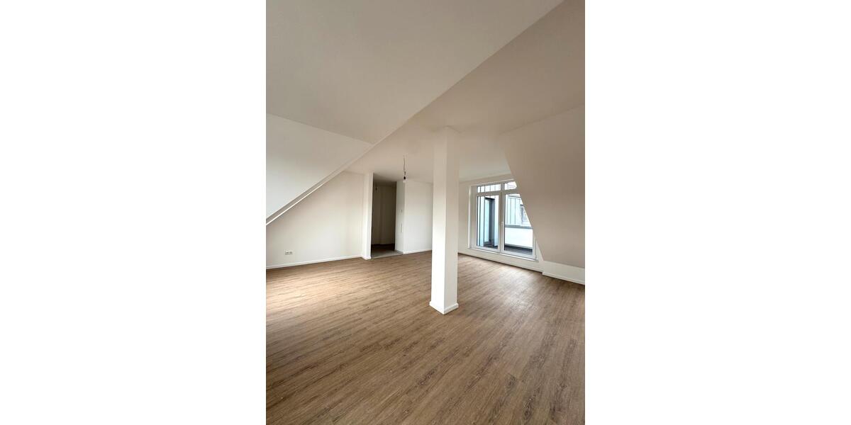 Dachgeschoßwohnung Siegburg - 3 Zimmer, 100 m&sup2;, 1.280&euro; | Angebot:25854384