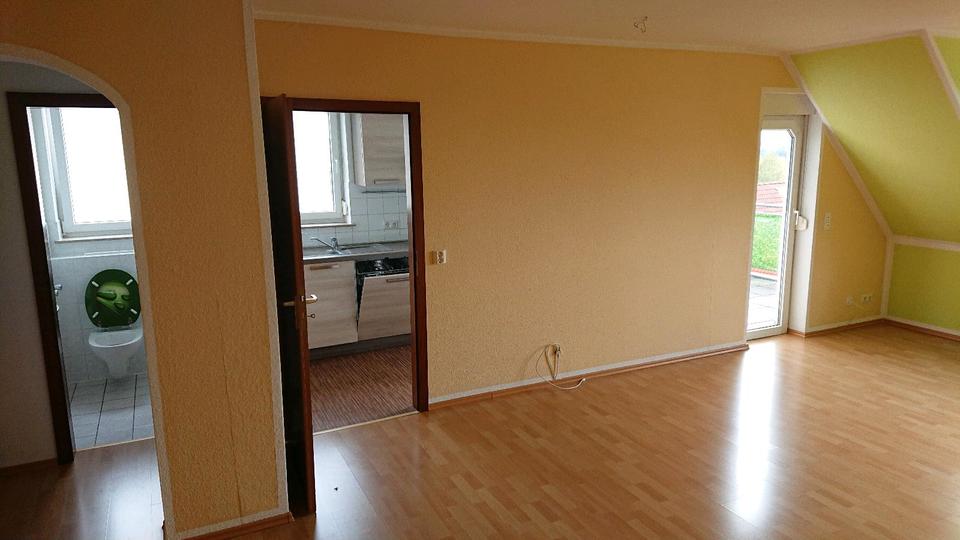 Schöne Maisonette-Wohnung, DG, Tiefgarage 4 zimmer