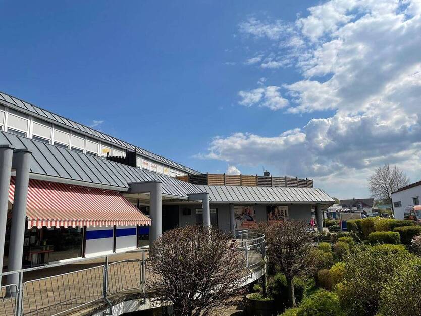 ehemalige Event-Location im Fachmarktzentrum am Floßgraben ca. 229 m²